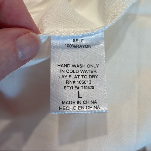 Savanna Jane Floral Embroidered Short Sleeve Rayon Top Size Large Cream Teal Red - Picture 7 of 8